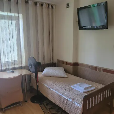 ホテル Turystyczne Uslugi Hotelarskie ワルシャワ