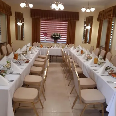 Turystyczne Uslugi Hotelarskie Varsó